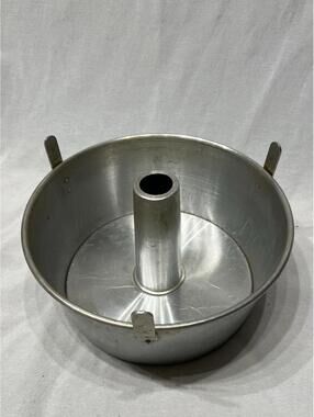 vintage Circular aluminum angel food Cake Pan